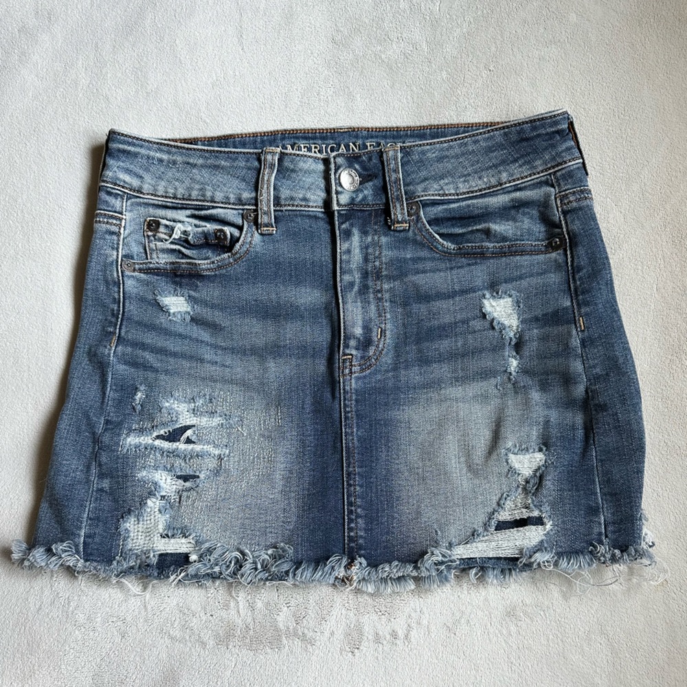 American Eagle distressed jean skirt